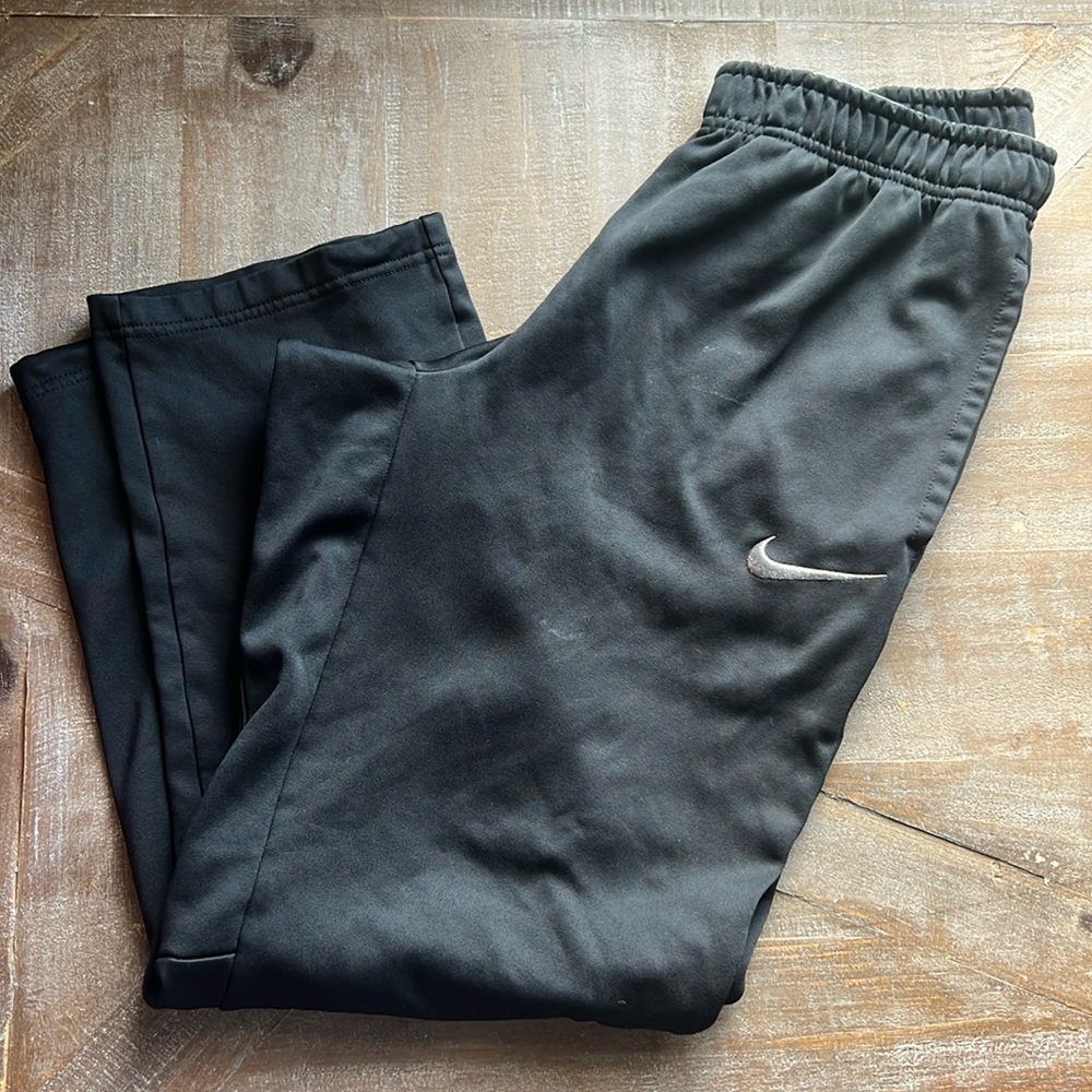 LARGE NIKE SWEATPANTS